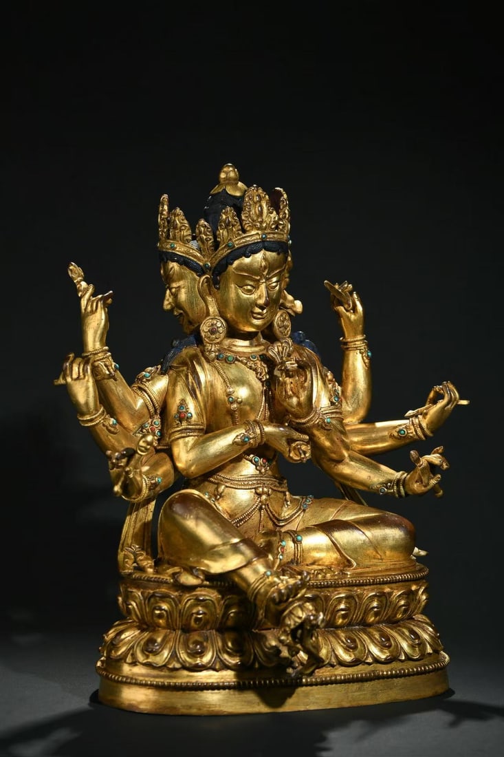 A Exquisite Gilt Bronze Bodhisattva Statue Ornament: A Exquisite Gilt Bronze Bodhisattva Statue Ornament,Ming Dynasty, China,Size:11inx8.7in 铜鎏金菩萨摆件,中国明代