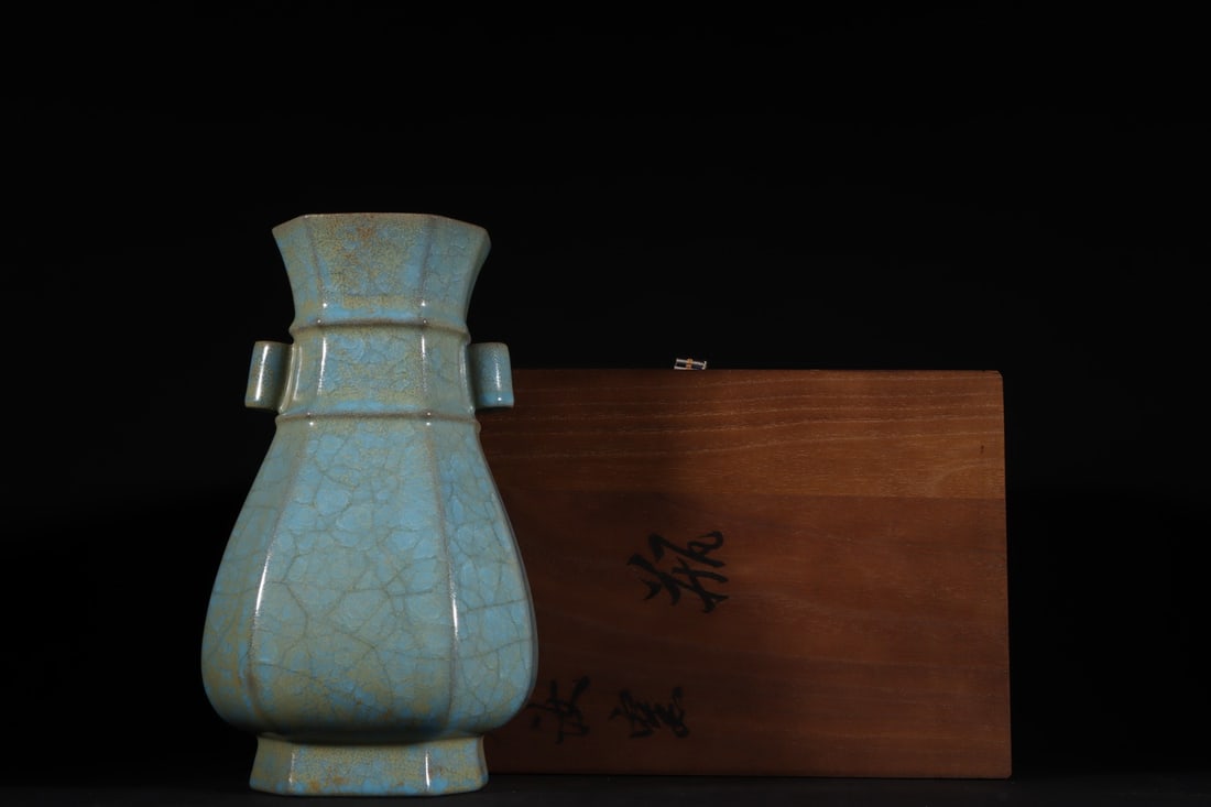 A Exquisite Ru yao Sky Blue Glazed Ice Crack Pattern Double Ears Vase (1 of 9)