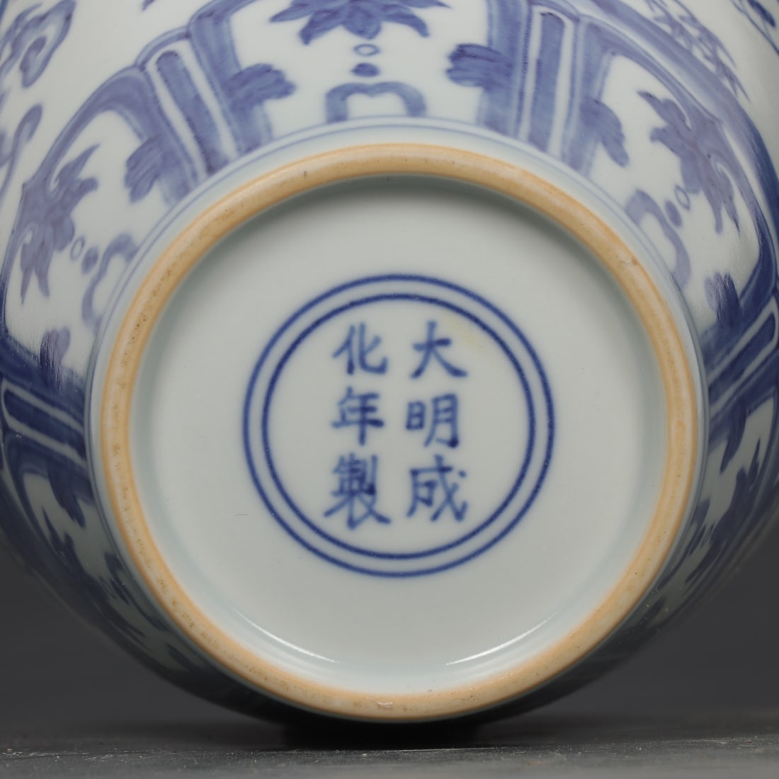 A Exquisite Blue and White Figures Pattern Vase - 9