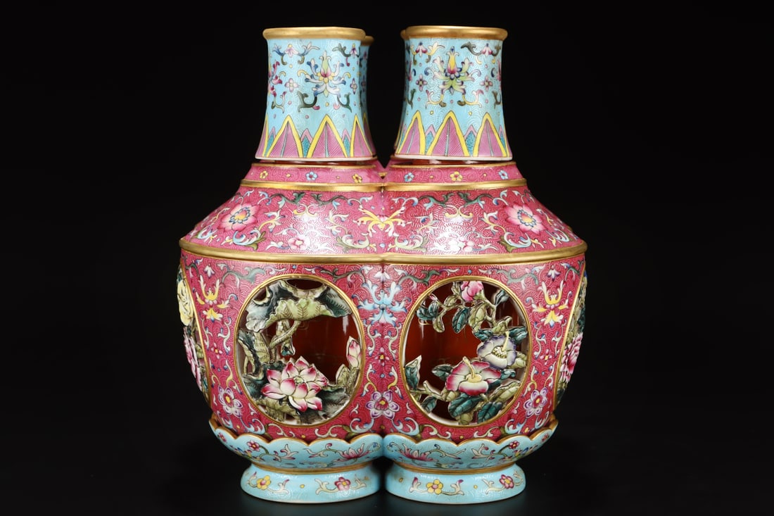 A Exquisite Ruby Red-Glazed Flower Pattern Vase - 2