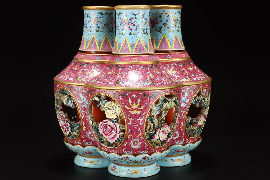 A Exquisite Ruby Red-Glazed Flower Pattern Vase - 3