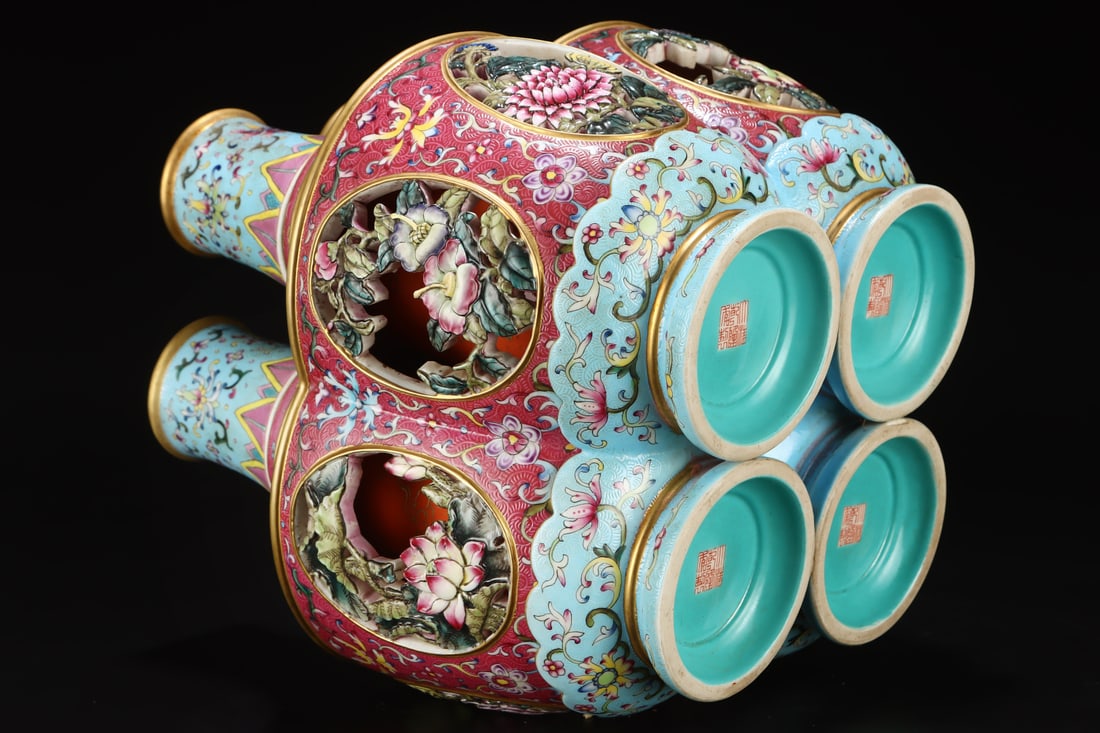 A Exquisite Ruby Red-Glazed Flower Pattern Vase - 4