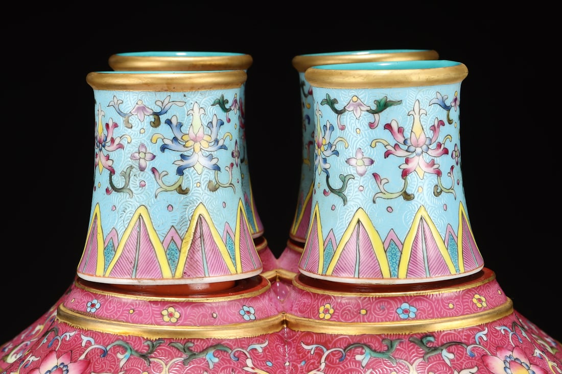 A Exquisite Ruby Red-Glazed Flower Pattern Vase - 5