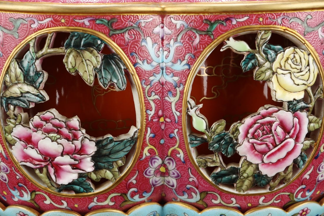 A Exquisite Ruby Red-Glazed Flower Pattern Vase - 6