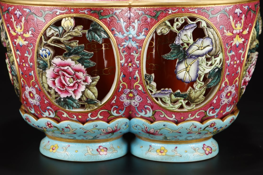 A Exquisite Ruby Red-Glazed Flower Pattern Vase - 7