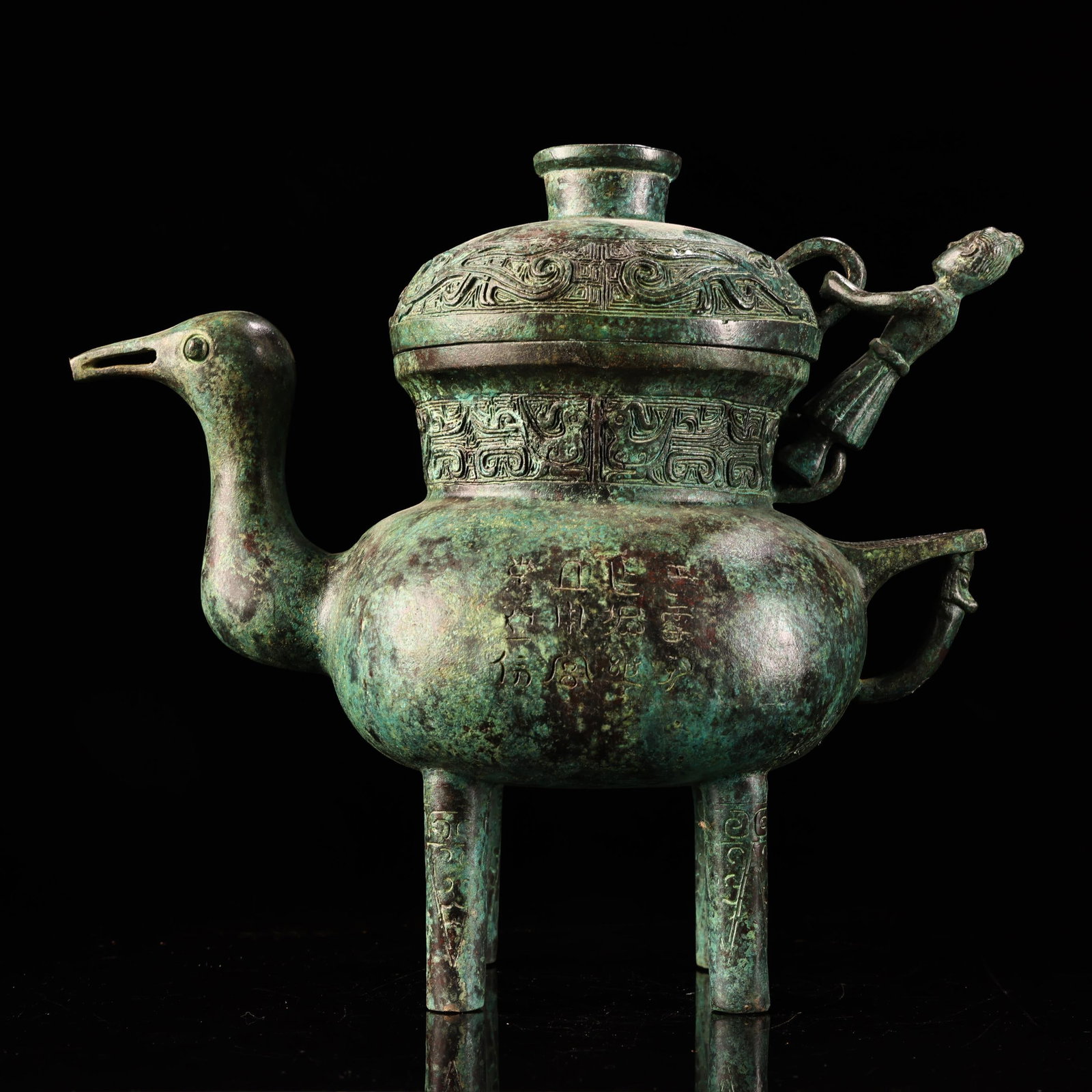 A Exquisite Bronze Bird Beak Ewer: A Exquisite Bronze Bird Beak Ewer,Han Dynasty, China,Size:10.2inx10.6in,Weight:2700g 青铜器鸟嘴壶,中国汉代