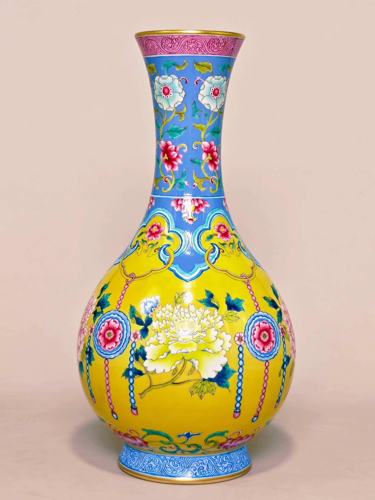 A Exquisite Foreign Enamel Flower Pattern Vase: A Exquisite Foreign Enamel Flower Pattern Vase,Qing Dynasty, China,Yongzheng Four-character Mark,Size:14.2inx7.5in 