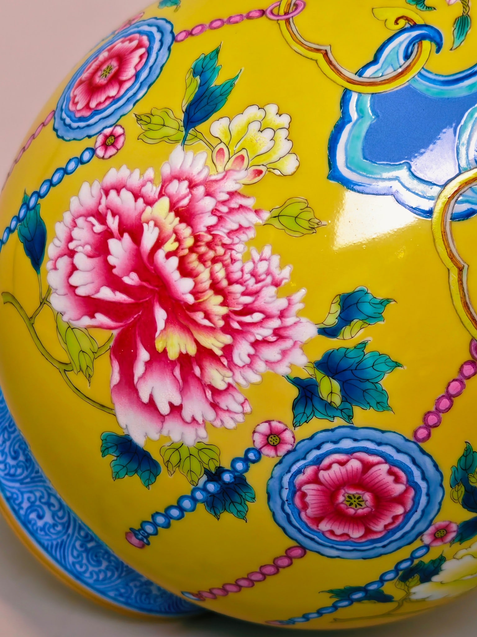 A Exquisite Foreign Enamel Flower Pattern Vase - 4