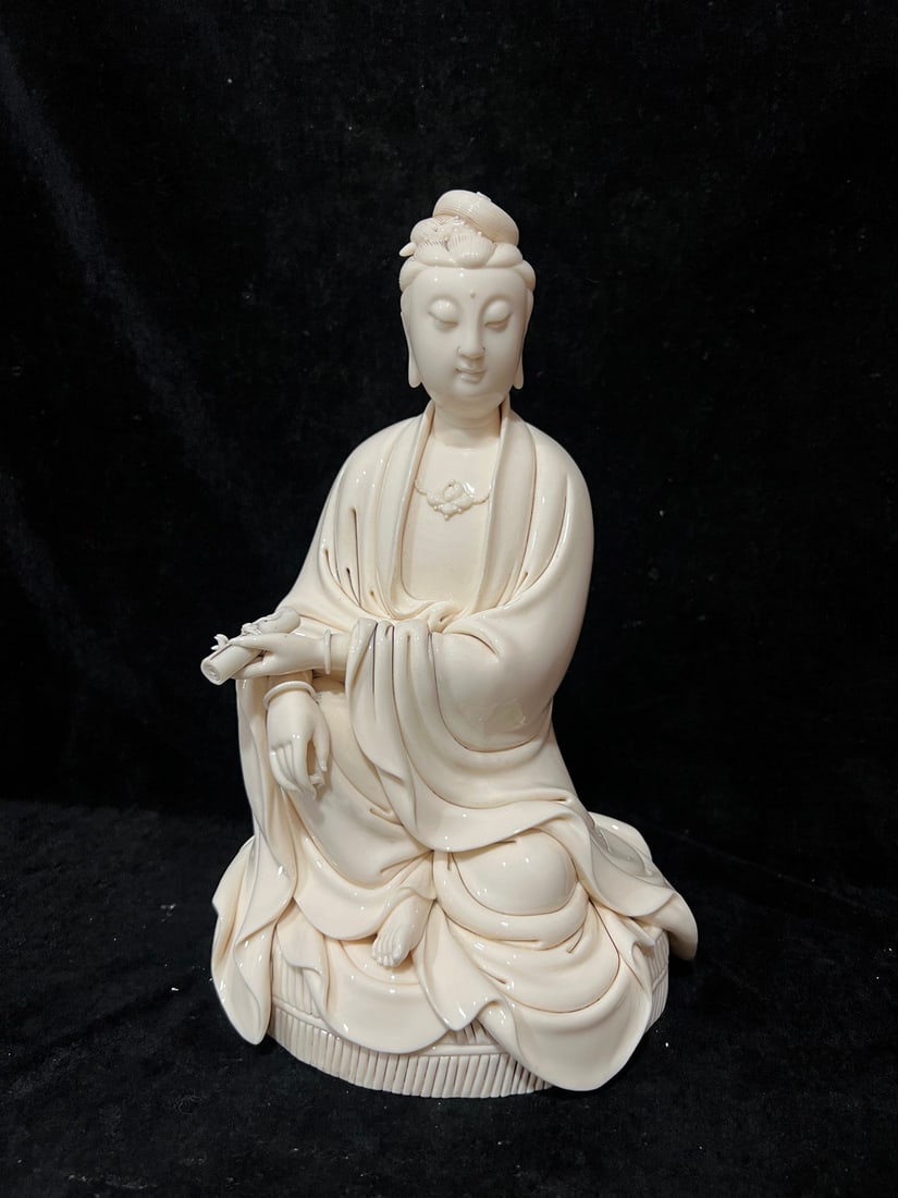 A Exquisite Blance-De-Chine Statue of Avalokitesvara Ornament: A Exquisite Blance-De-Chine Statue of Avalokitesvara Ornament,Ming Dynasty, China,With Mark,Size:14.6in 