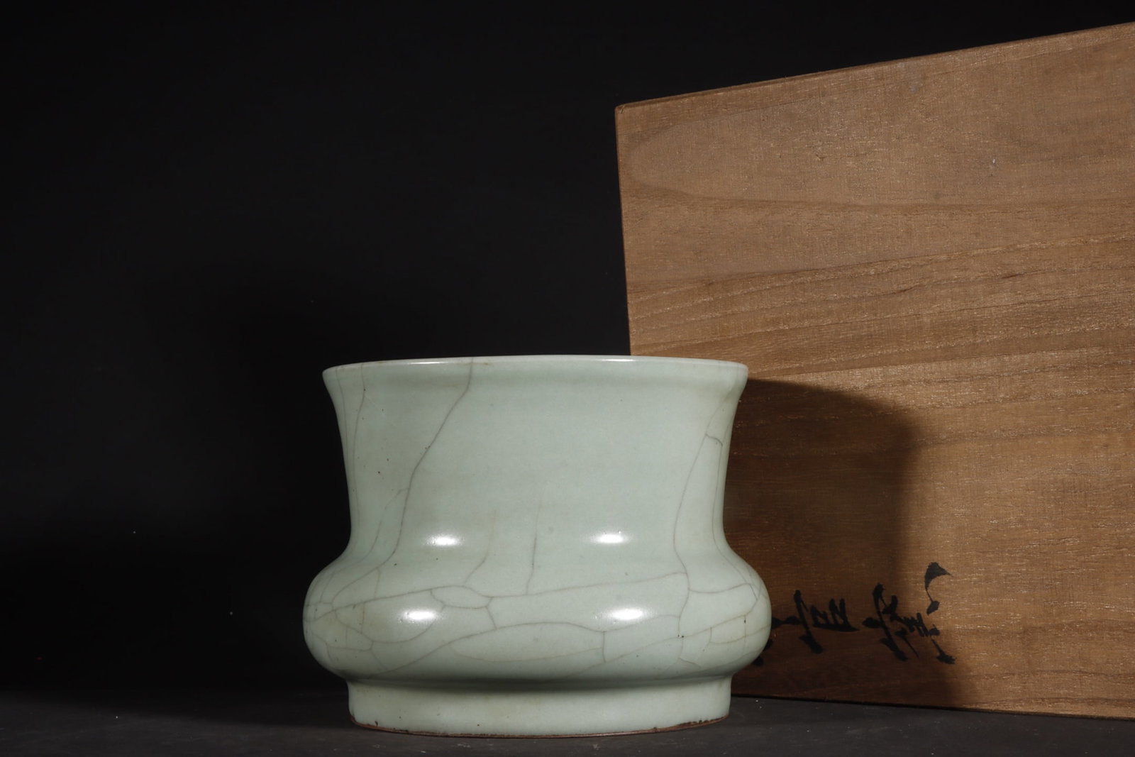 A Exquisite Guan Kiln Celadon Glazed Vase: A Exquisite Guan Kiln Celadon Glazed Vase,Song Dynasty, China,Size:4.3inx5.2in 官窑粉青釉瓶,中国宋代