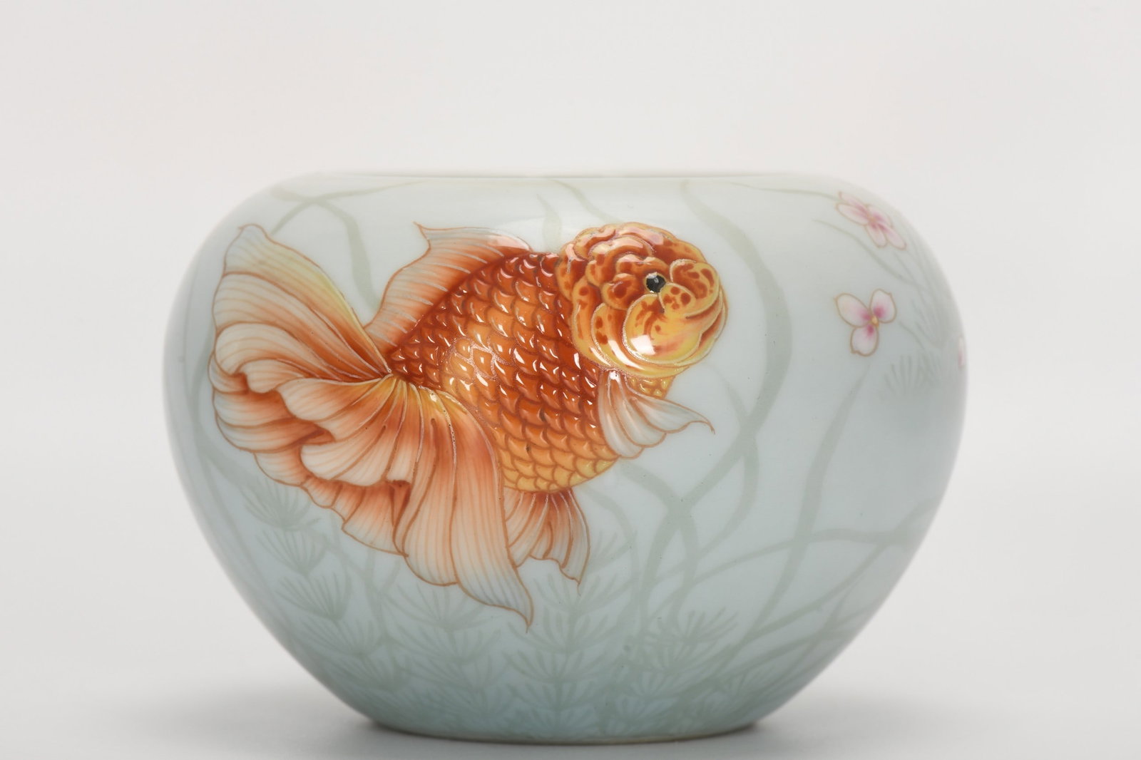 A Exquisite Famille-Rose Fish and Lotus pattern Brush Washer: A Exquisite Famille-Rose Fish and Lotus pattern Brush Washer,Qing Dynasty, China,Yongzheng Four-character Mark,Size:3.1inx2.7inx4.6inx2.2in 粉彩鱼藻纹水洗,