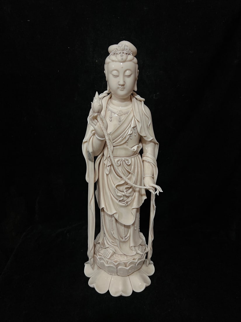 A Exquisite Blance-De-Chine Statue of Avalokitesvara Ornament: A Exquisite Blance-De-Chine Statue of Avalokitesvara Ornament,Ming Dynasty, China,With Mark,Size:22.4in 