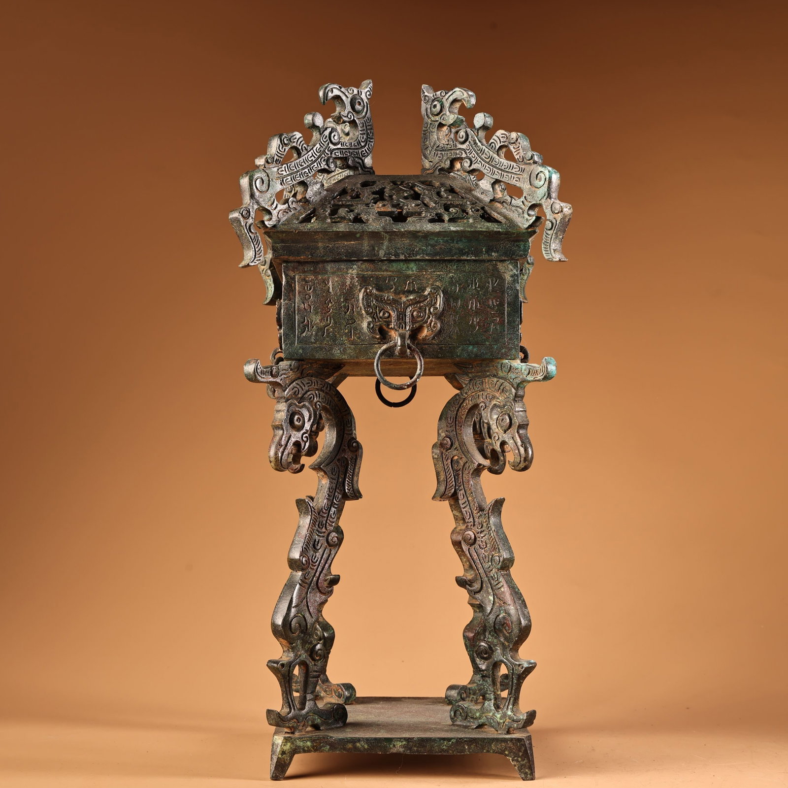 A Exquisite Bronze Square Censer: A Exquisite Bronze Square Censer,Han Dynasty, China,Size:15inx6.3in,Weight:4200g 青铜器方熏香炉,中国汉代