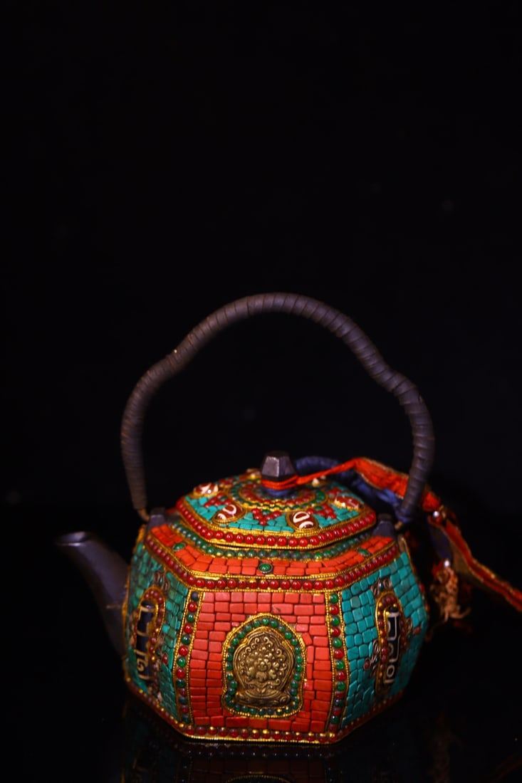 A Exquisite Sky Iron Chiseled Cloisonne Gem-Inlaid Ewer: A Exquisite Sky Iron Chiseled Cloisonne Gem-Inlaid Ewer,Qing Dynasty, China,Size:7.9inx7.1in,Weight:2100g 