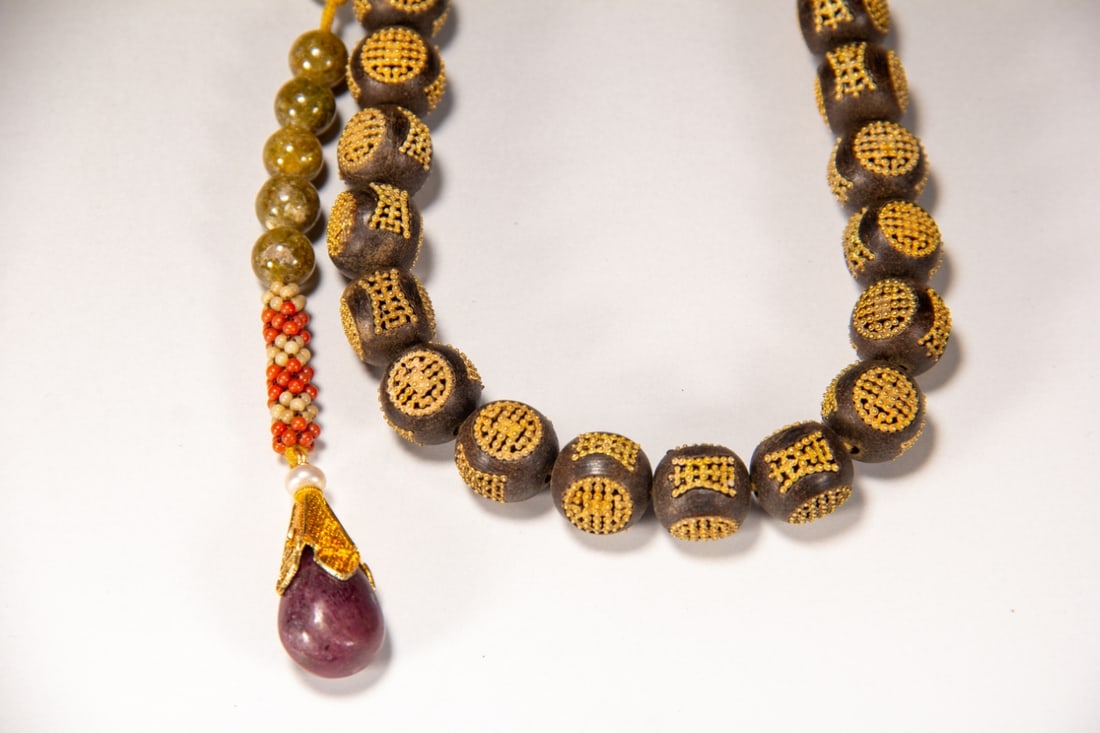 A Exquisite Eaglewood Bracelets - 3