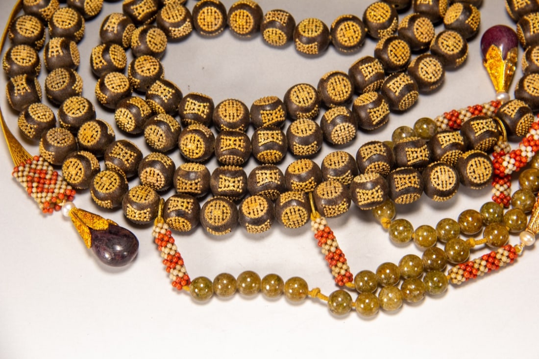 A Exquisite Eaglewood Bracelets - 8