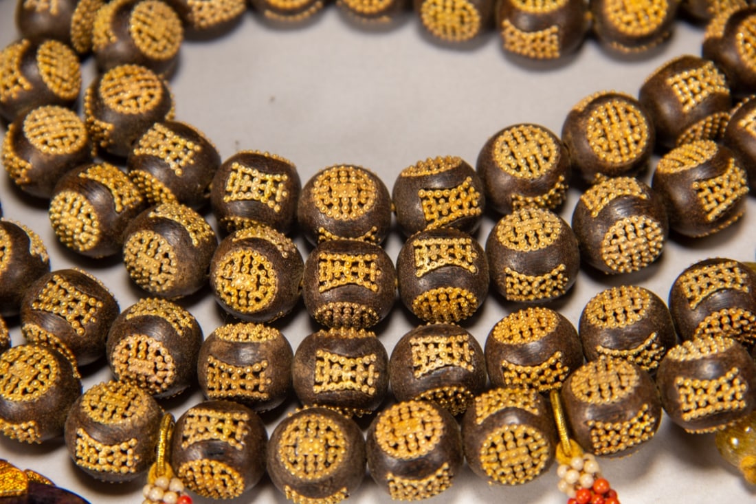 A Exquisite Eaglewood Bracelets - 9