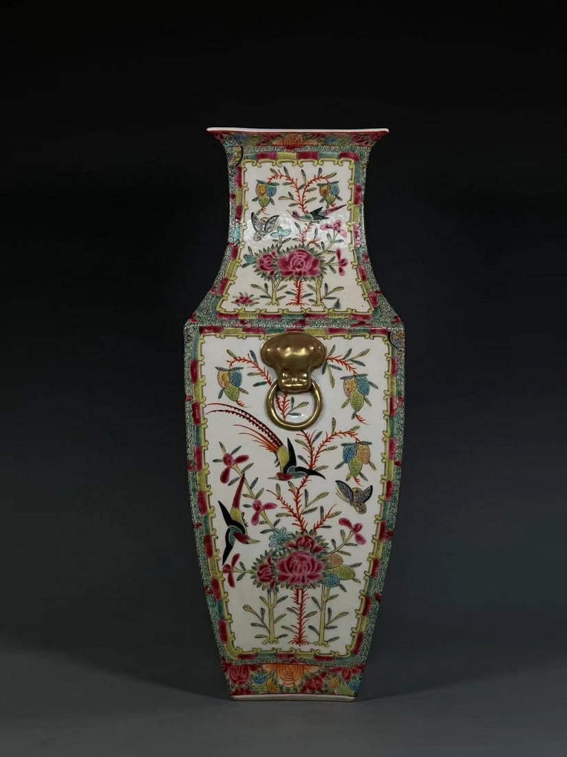 A Exquisite Guangcai Figures Pattern Vase - 2