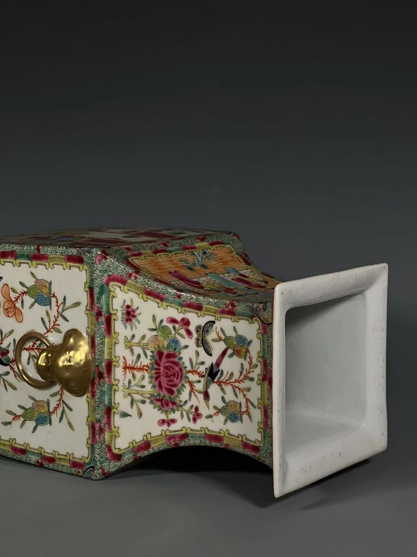 A Exquisite Guangcai Figures Pattern Vase - 7