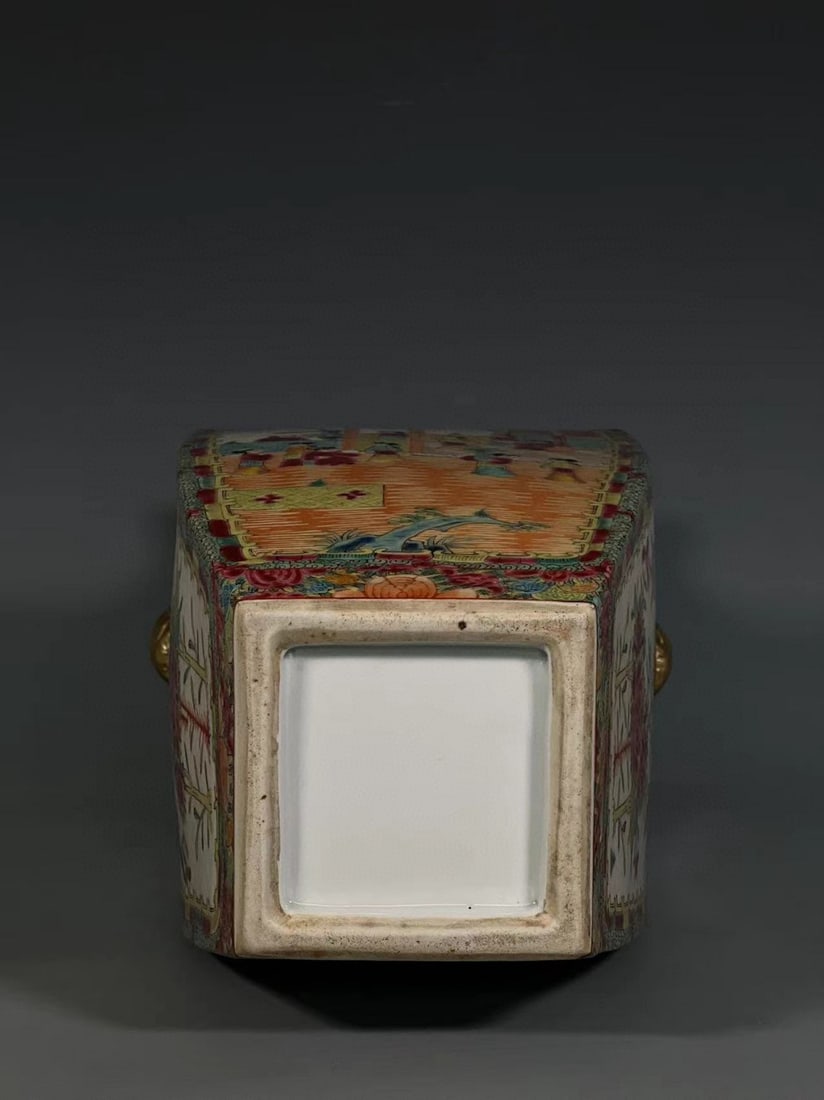 A Exquisite Guangcai Figures Pattern Vase - 8