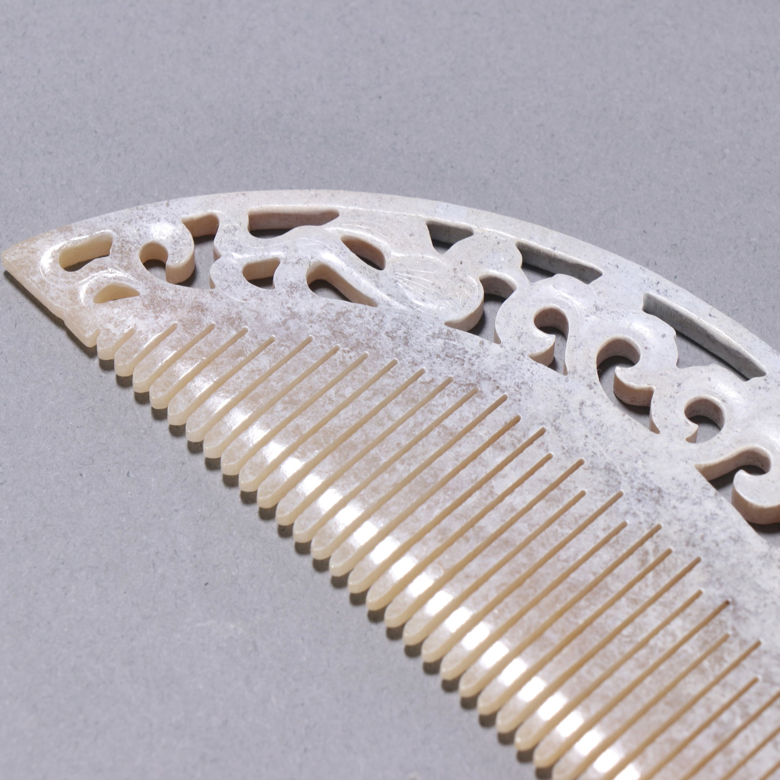 A Exquisite Gao gu Jade Bird Pattern Comb - 2