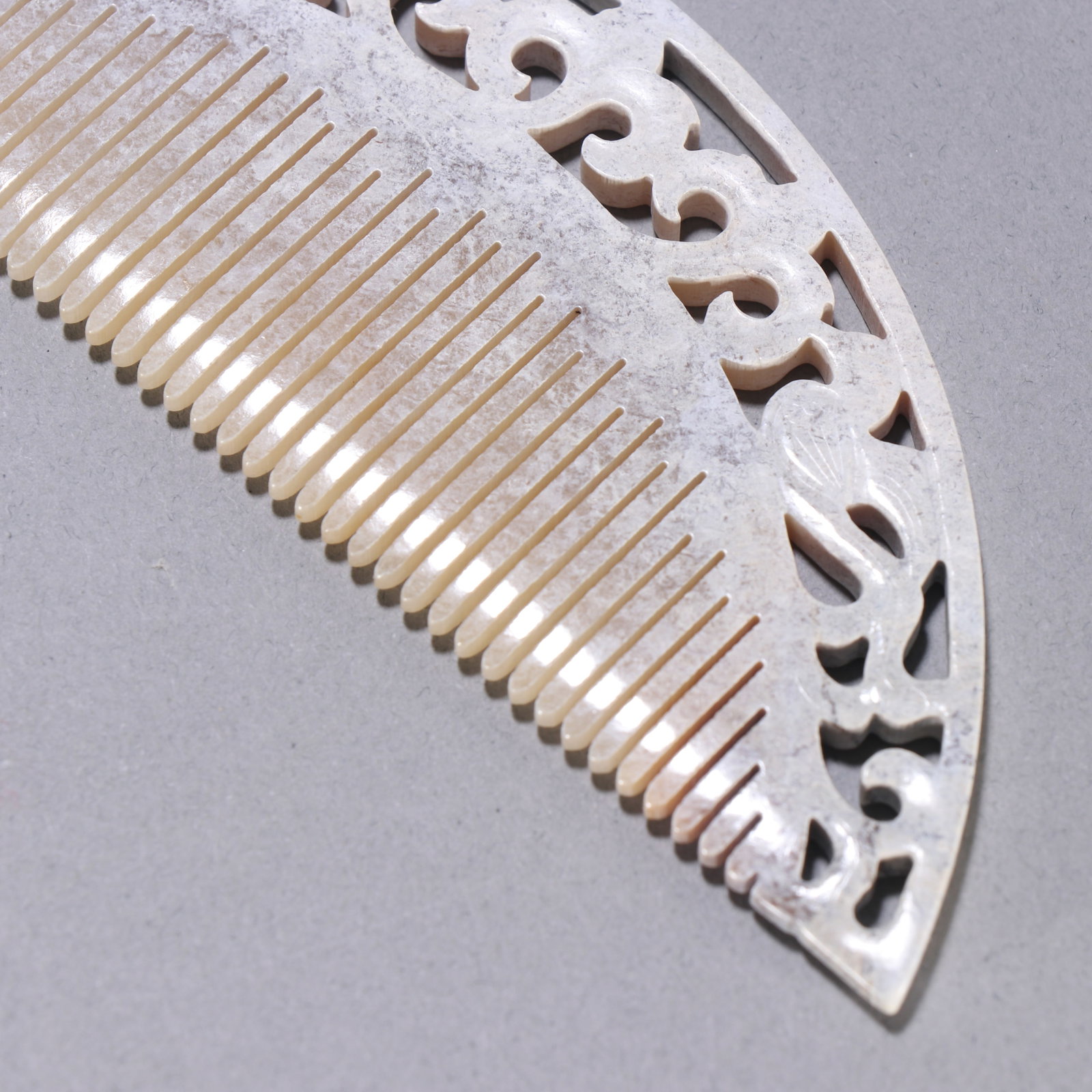 A Exquisite Gao gu Jade Bird Pattern Comb - 3