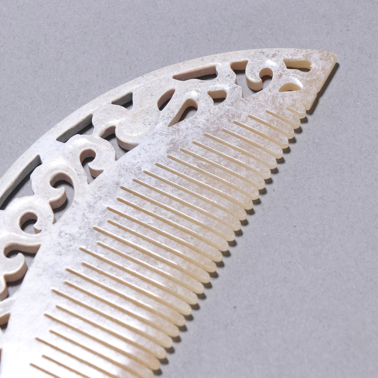 A Exquisite Gao gu Jade Bird Pattern Comb - 7