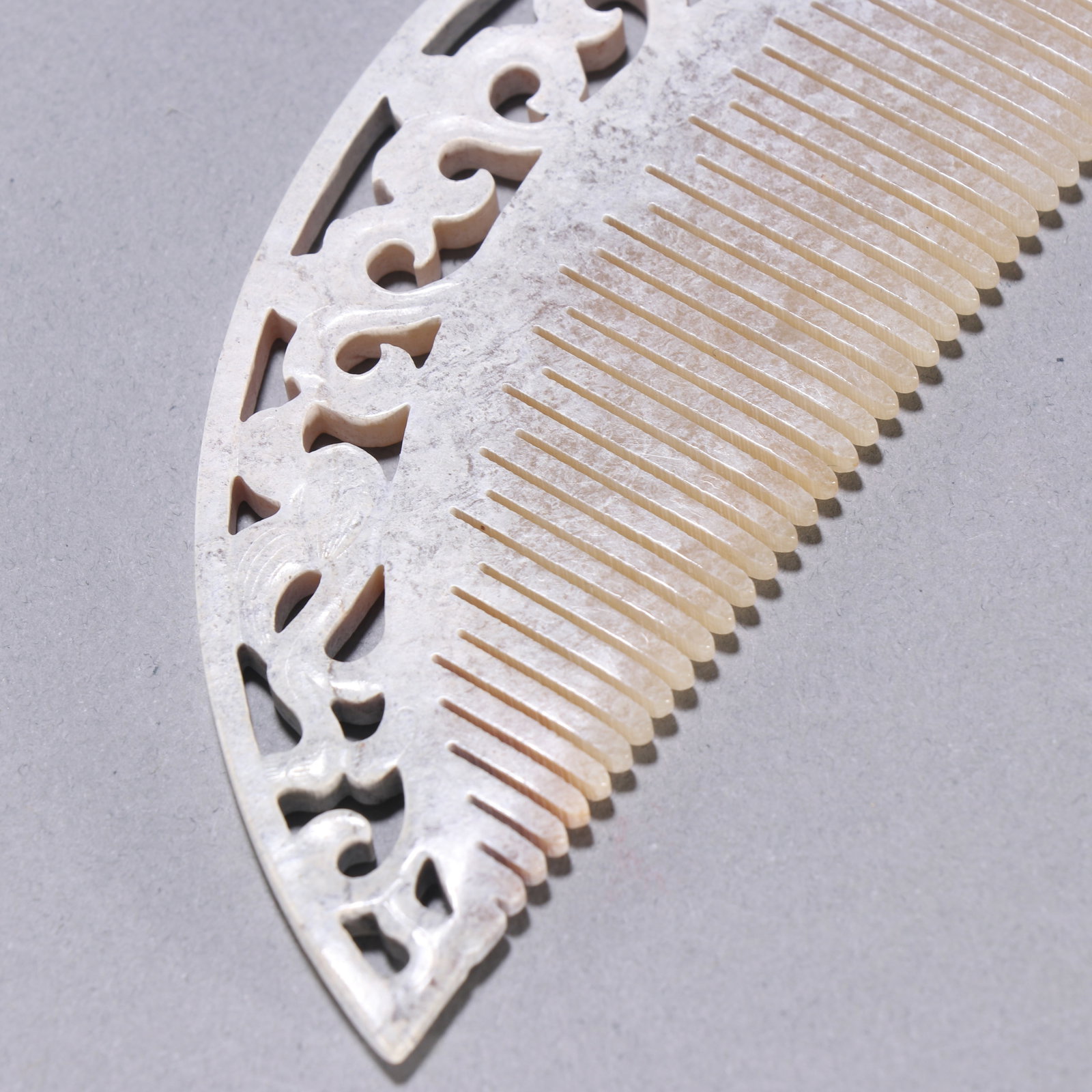 A Exquisite Gao gu Jade Bird Pattern Comb - 8