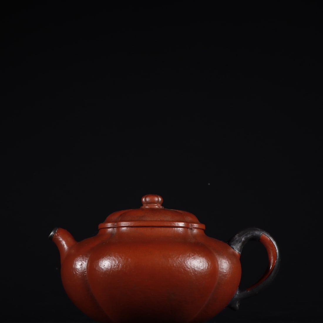 A Exquisite Begonia Shaped Purple Sands Teapot: A Exquisite Begonia Shaped Purple Sands Teapot,Qing Dynasty, China,With Mark,Size:2.8inx4.9in 海棠形紫砂壶,中国清代,带款