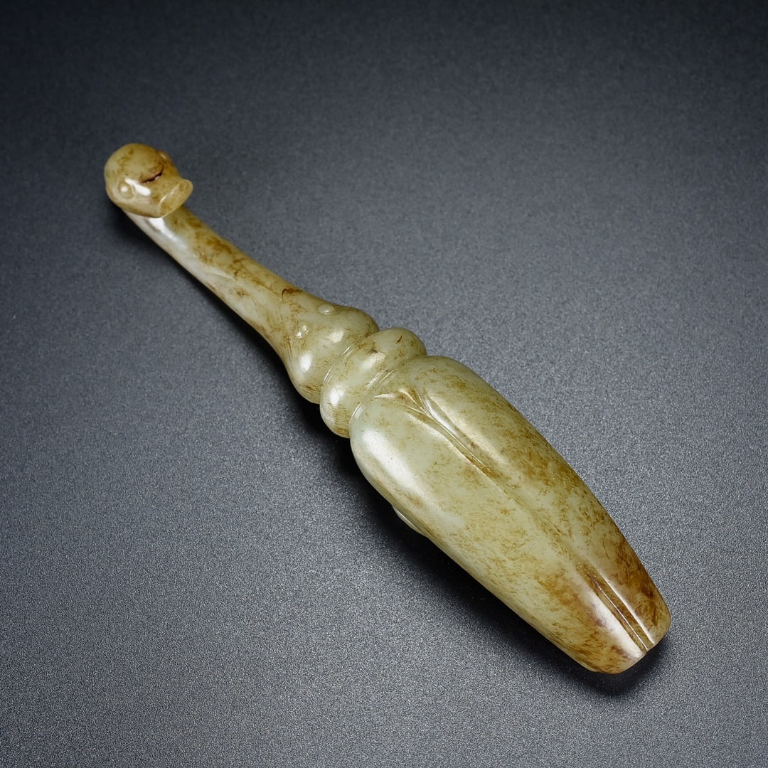 A Exquisite Hotan Jade Goose Hand Ornament: A Exquisite Hotan Jade Goose Hand Ornament,Hang Dynasty, China,Size:4.5inx0.9inx0.8in,Weight:50g 和田玉鹅手把件,中国汉代