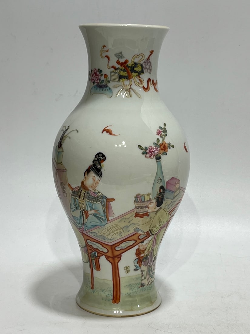 A Exquisite Famille-Rose Figures Pattern Vase: A Exquisite Famille-Rose Figures Pattern Vase,Qing Dynasty, China,Yongzheng Six-character Mark,Size:10.4in 粉彩人物纹瓶,中国清代,雍