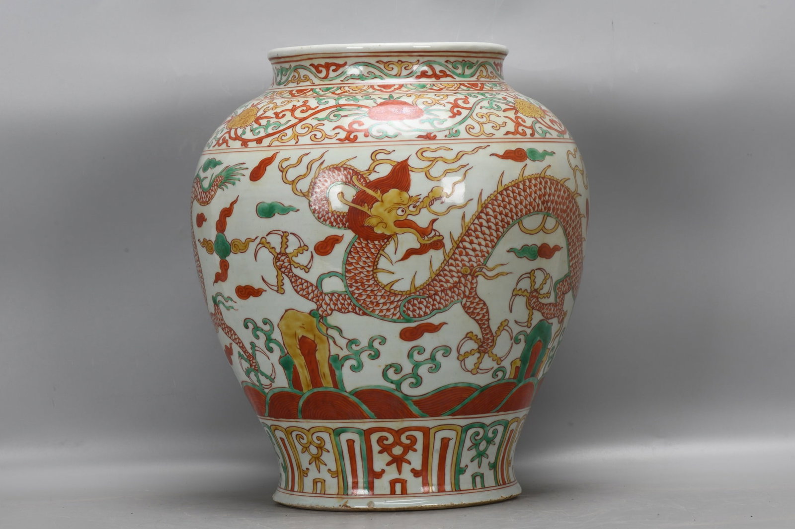 A Exquisite Red Green Color Interlocking Lotus Dragon Pattern Jar (1 of 9)