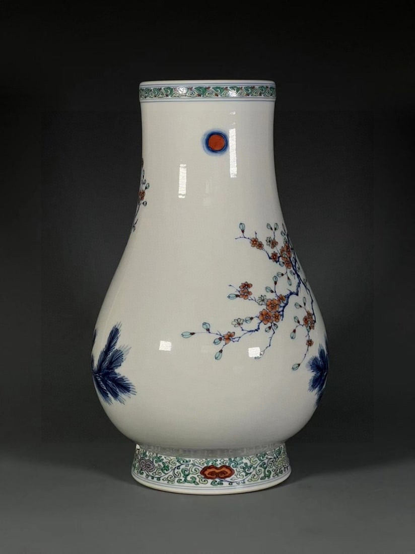 A Exquisite Doucai Flower Pattern Vase - 3