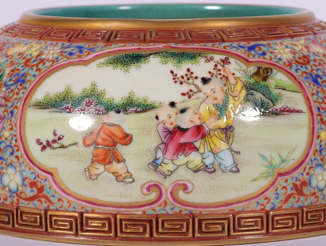 A Exquisite Enamel Figures Pattern Brush Washer - 2