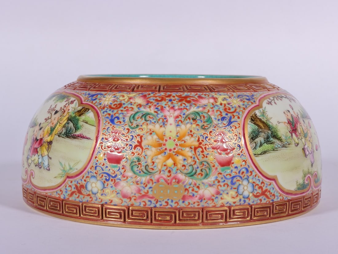 A Exquisite Enamel Figures Pattern Brush Washer - 3