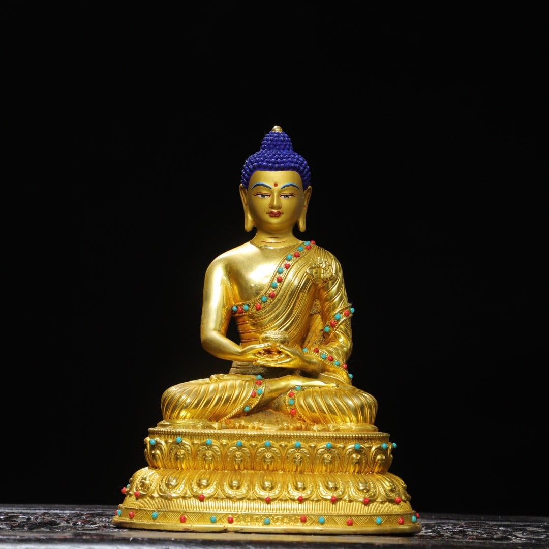 A Exquisite Gilt Bronze Painted Color Buddha Statue Ornament: A Exquisite Gilt Bronze Painted Color Buddha Statue Ornament,Ming Dynasty, China,Size:21x16x4.3in,Weight:1250g 
