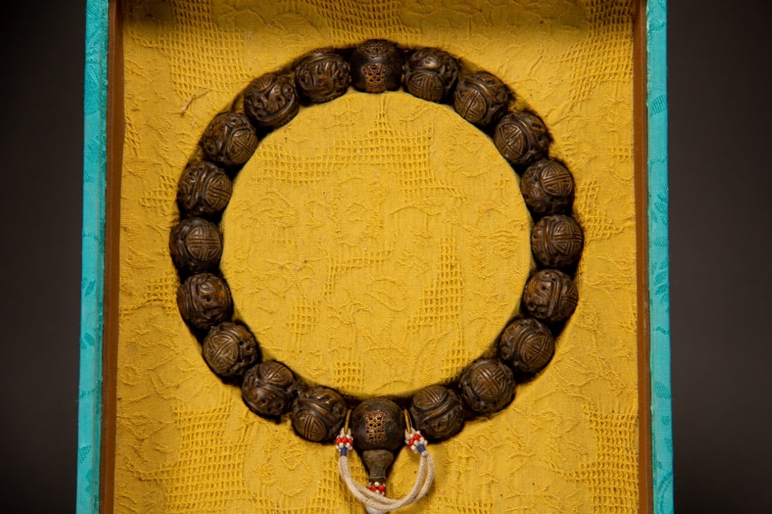 A Exquisite Eaglewood Bracelets - 2