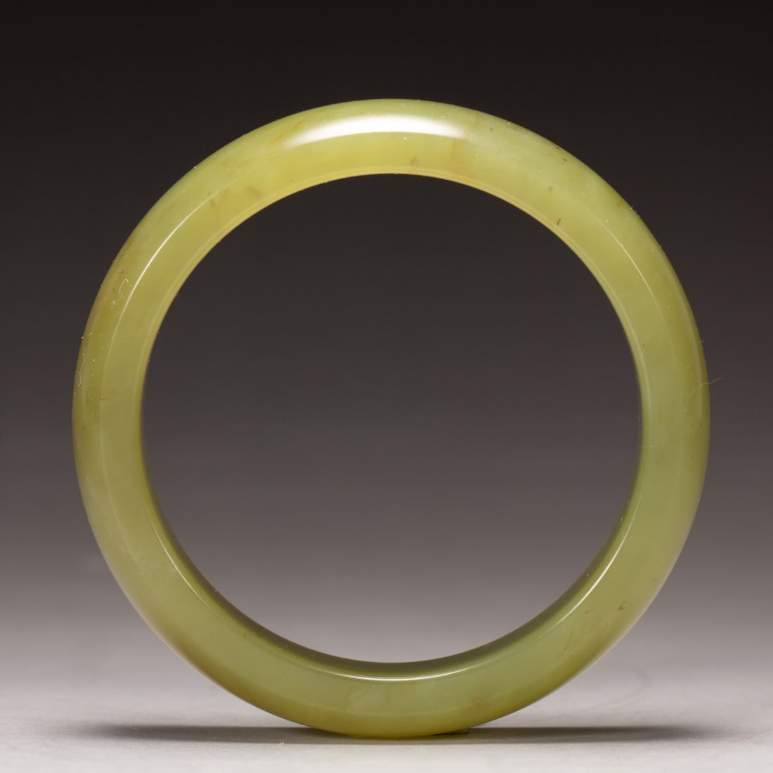 A Exquisite Hotan Jade Bracelets: A Exquisite Hotan Jade Bracelets,Qing Dynasty, China,Size:2.8inx0.7in,Weight:70g 和田玉手镯,中国清代