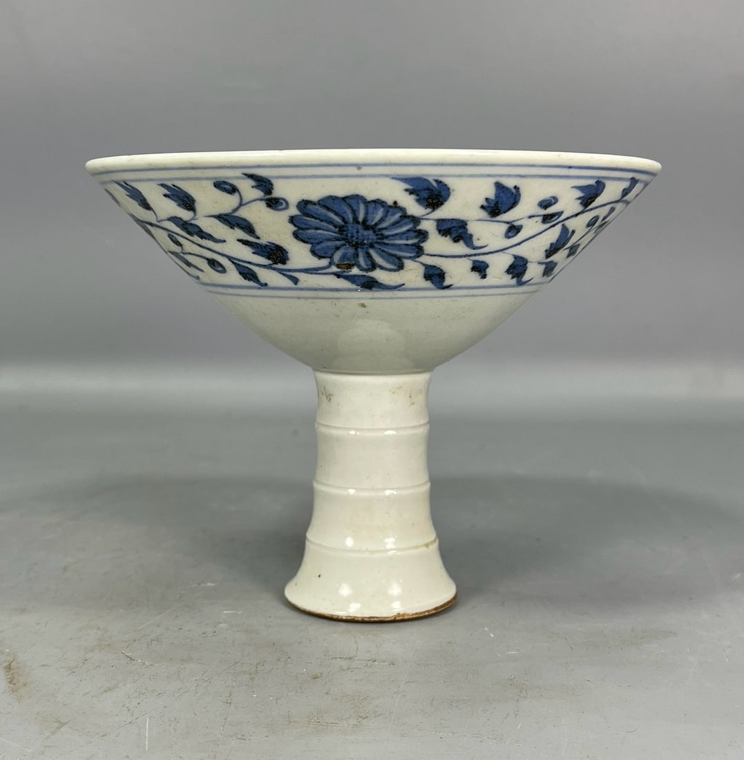 A Exquisite Blue and White Lotus Flower pattern Cup (1 of 7)