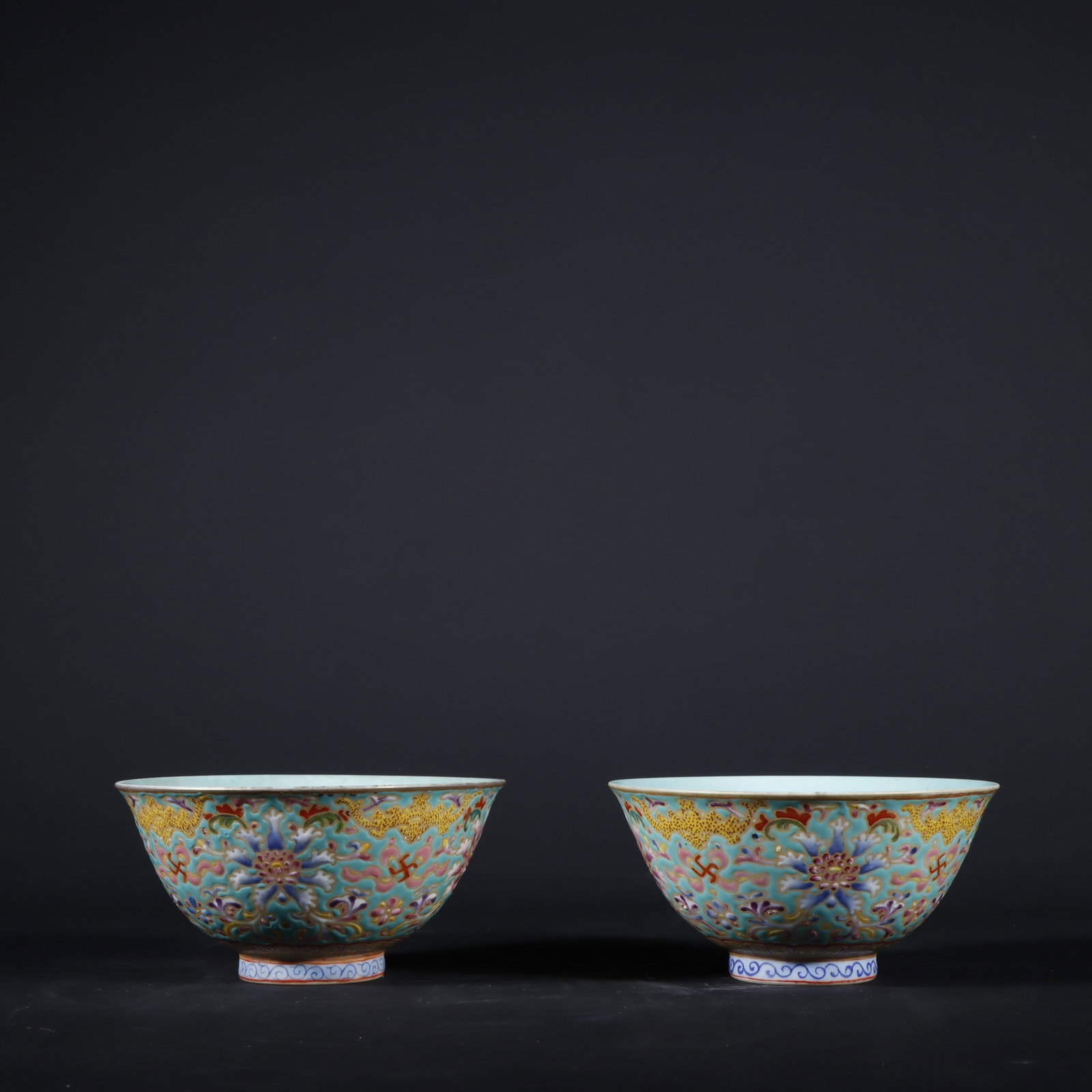 A Exquisite A pair of Famille-Rose Flower Pattern Bowl: A Exquisite A pair of Famille-Rose Flower Pattern Bowl,Qing Dynasty,China,Qianlong Four-character Mark,Size:2inx3.9in 