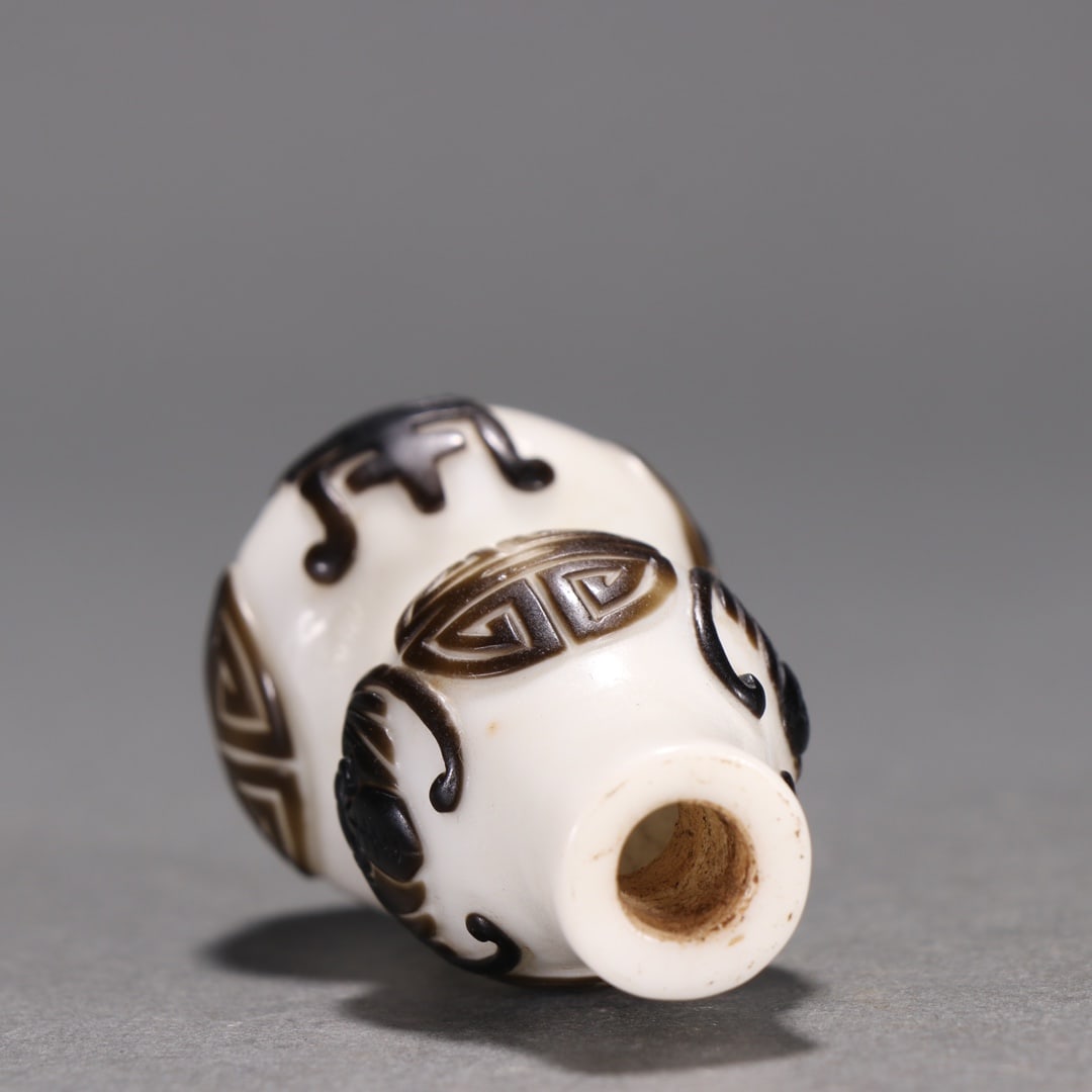 A Exquisite Hotan Jade Bats Pattern Snuff Bottle - 8