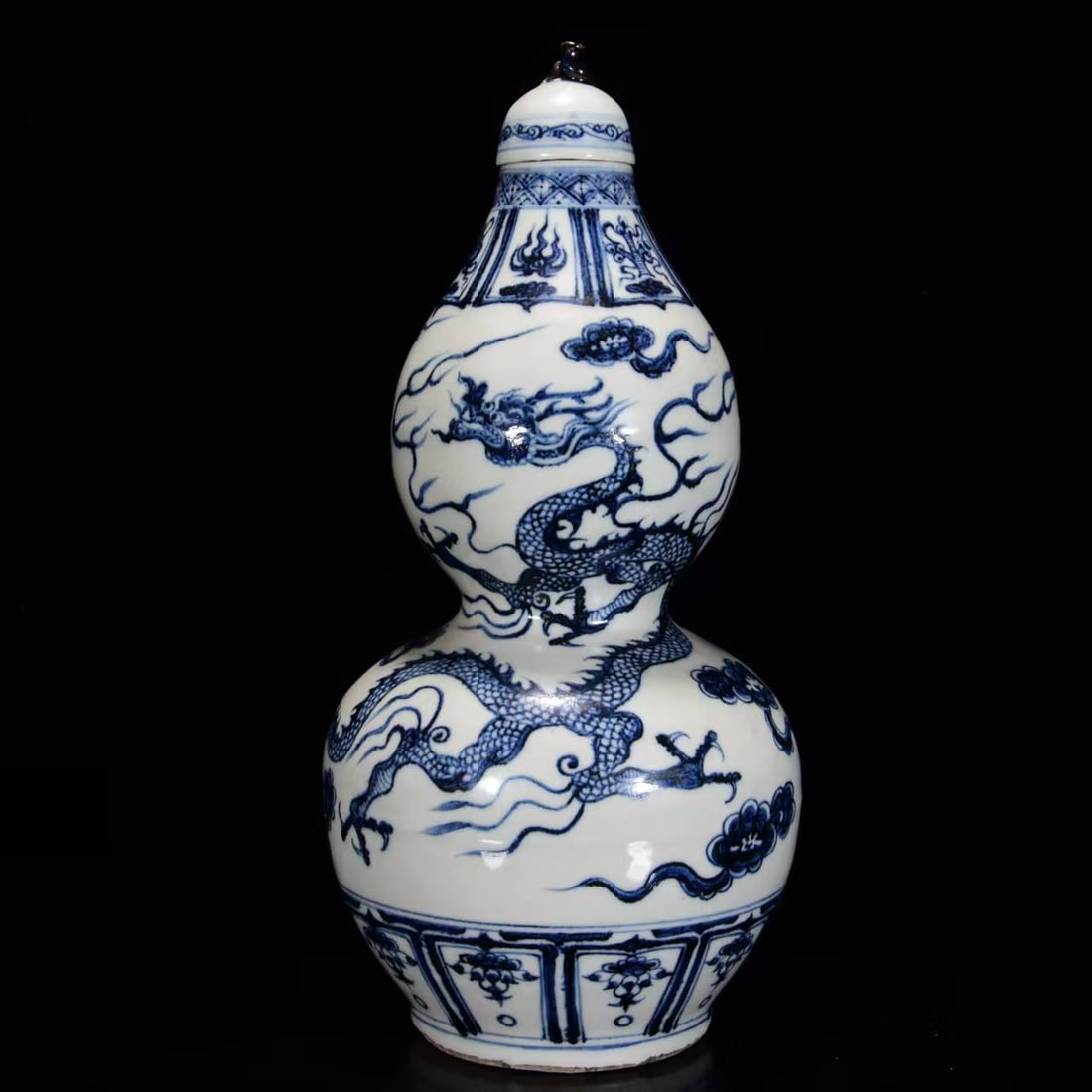 A Exquisite Blue and White Dragon pattern Gourd Vase (1 of 9)