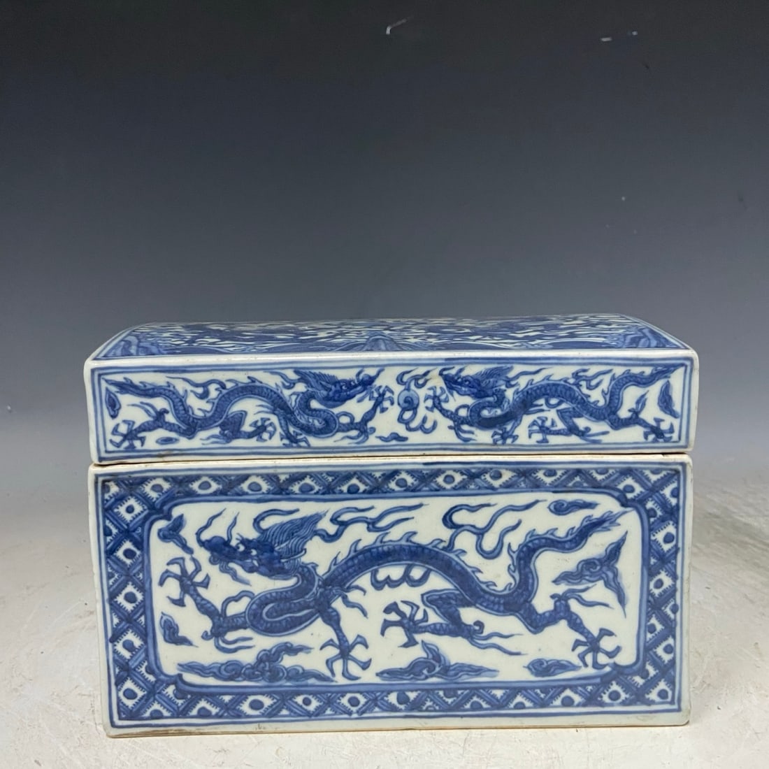 A Exquisite Blue and White Dragon Pattern Box
