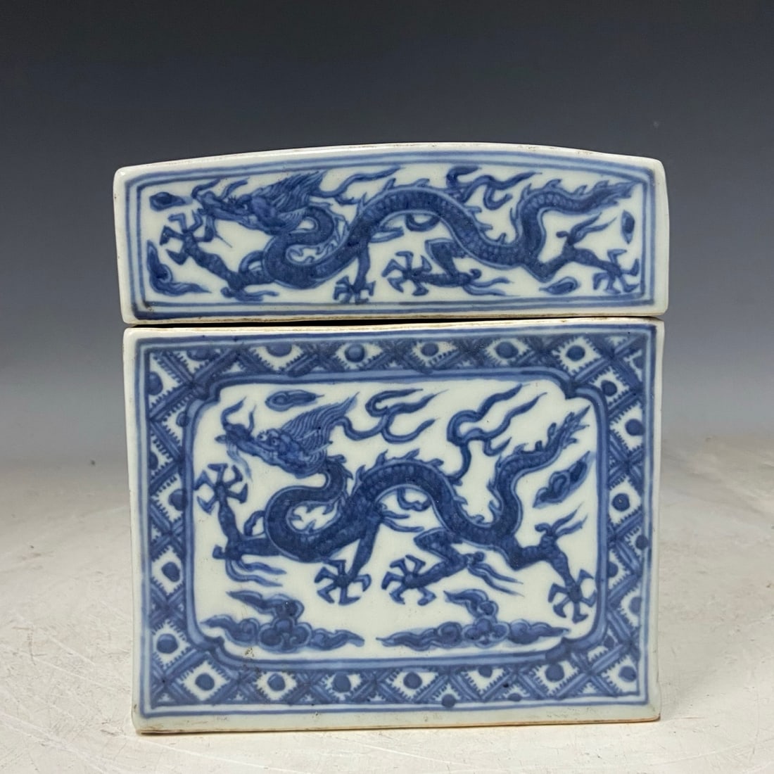 A Exquisite Blue and White Dragon Pattern Box - 2