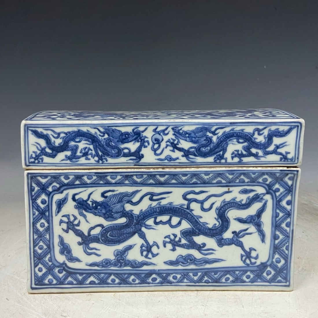 A Exquisite Blue and White Dragon Pattern Box - 3