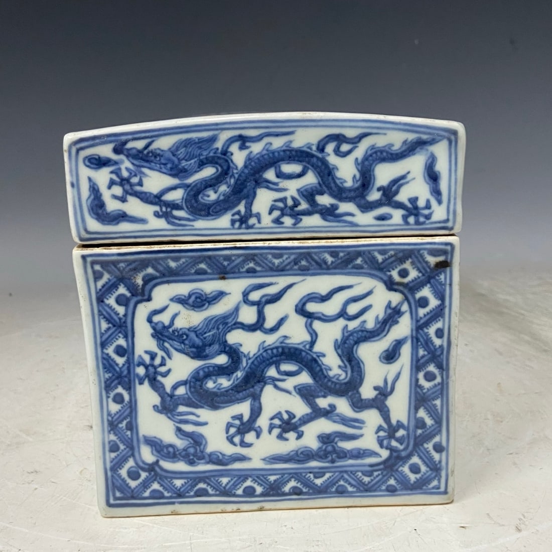 A Exquisite Blue and White Dragon Pattern Box - 4