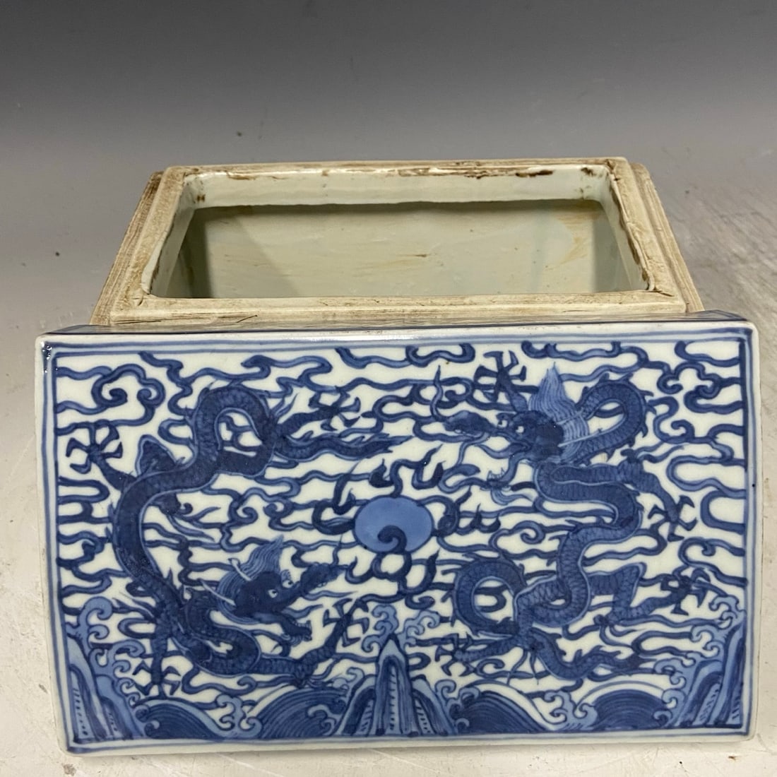 A Exquisite Blue and White Dragon Pattern Box - 5