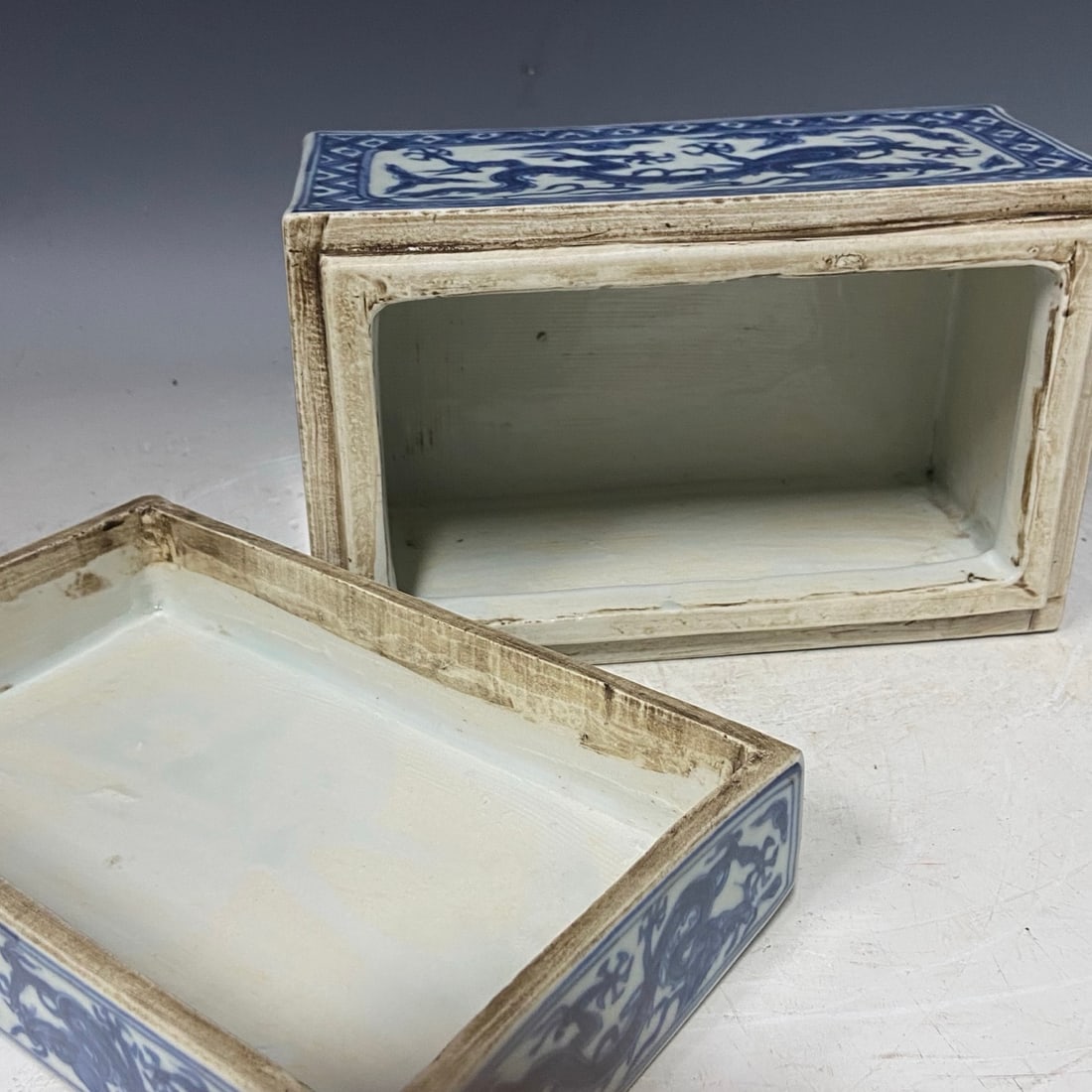 A Exquisite Blue and White Dragon Pattern Box - 6