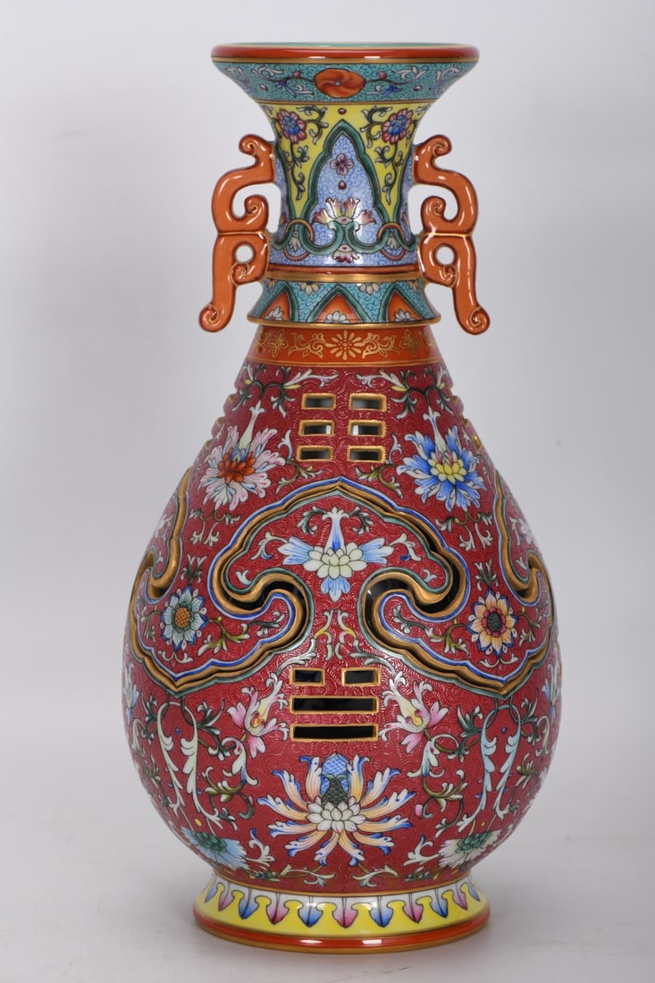 A Exquisite Famille-Rose Ruby Red-Glazed Flower pattern Double-Ears Vase: A Exquisite Famille-Rose Ruby Red-Glazed Flower pattern Double-Ears Vase,Qing Dynasty, China,Qianlong Six-character Mark,Size:12.4inx4inx6.4inx4.2in 粉彩胭脂红花