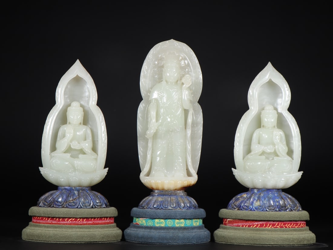 A Set of Exquisite Hotan Jade Buddha statue Ornament: A Set of Exquisite Hotan Jade Buddha statue Ornament,Qing Dynasty, China,Size:3.3inx1.9inx8.9in,3.9inx1.7inx7.9in,Weight:2240g 